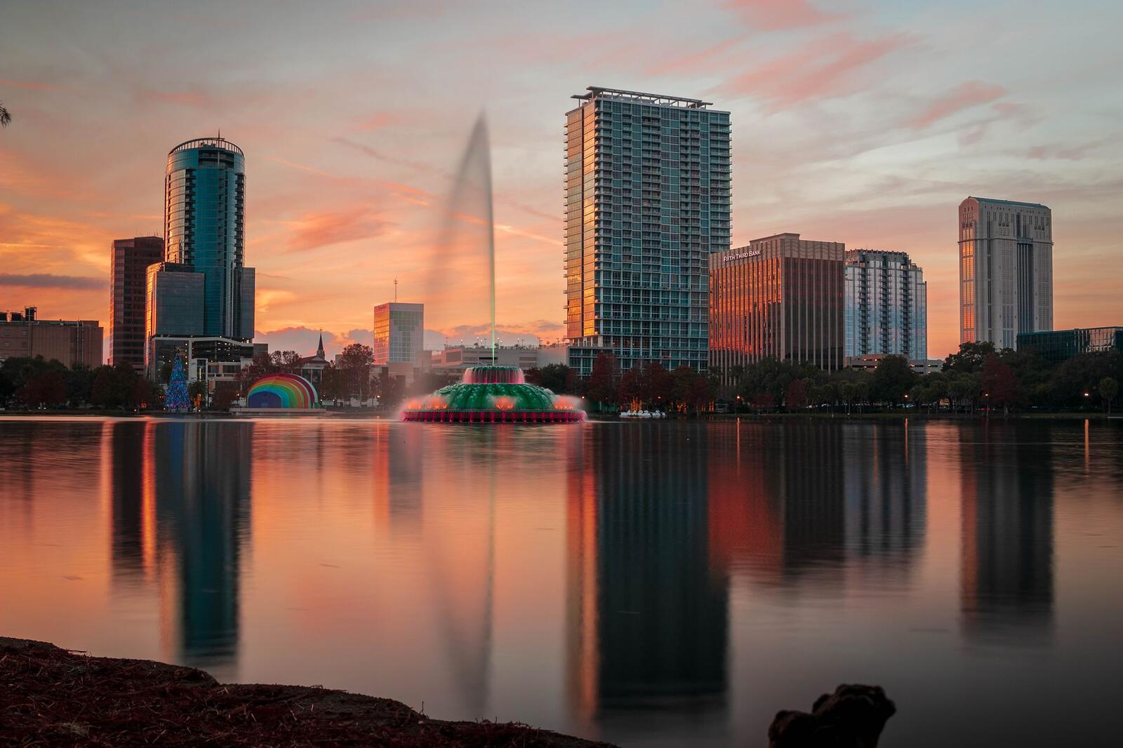 Lake Eola with the downtown Orlando skyline behind it