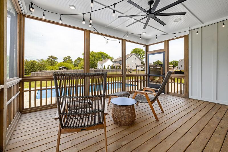 Patio furniture on a screened lanai